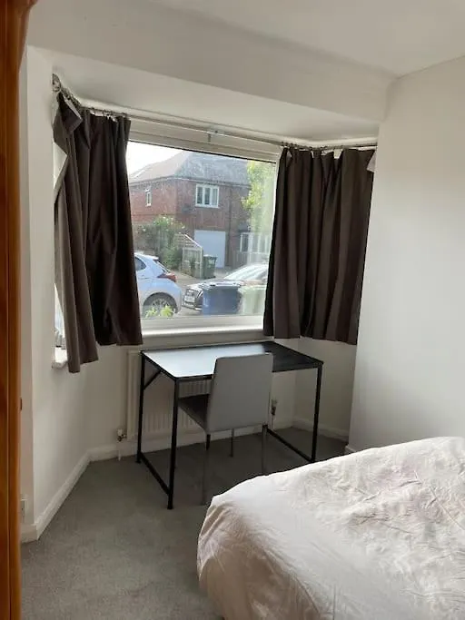 4-Bedroom Home With Free Parking In Cb1 Cambridge